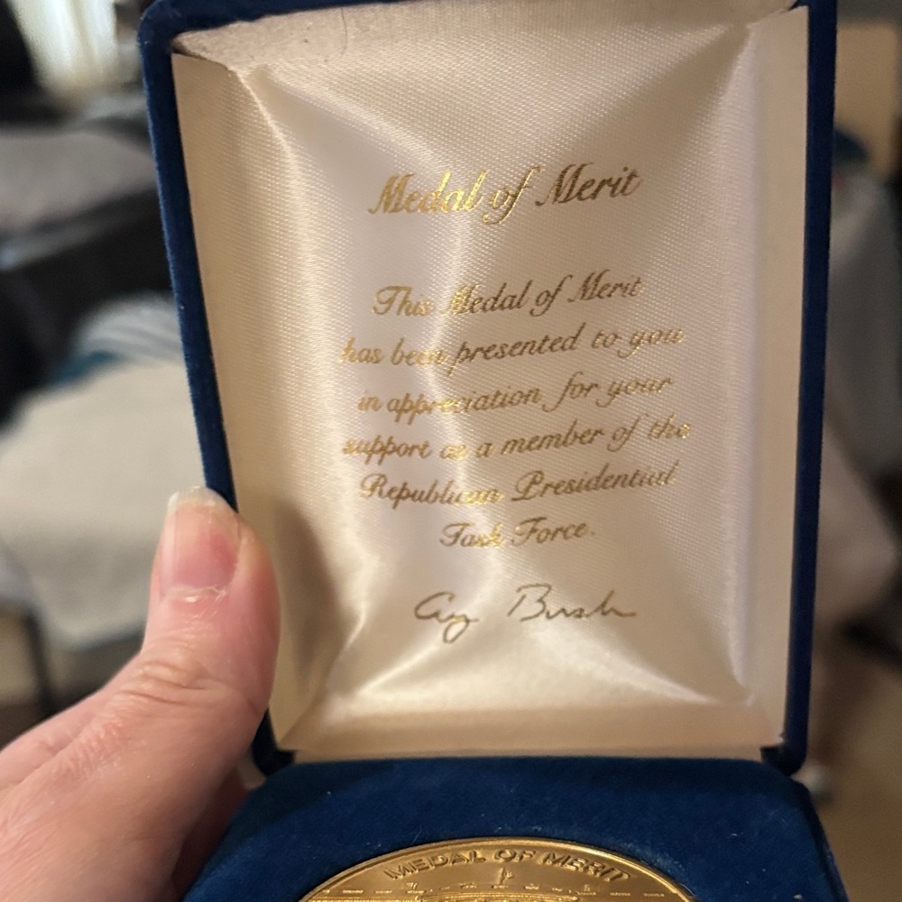 George Bush Medal of Merit in Blue Box Republican Presidential Task Force - Picture 2 of 2